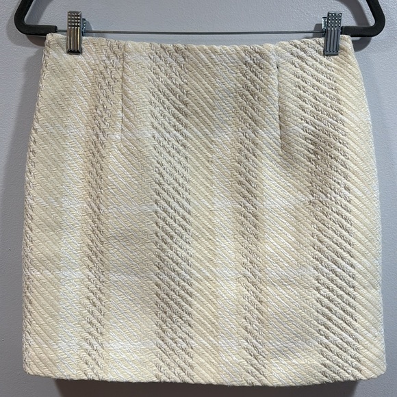 NWT Textured Tweed Cream and White Mini Skirt H & M Size Small - Picture 8 of 8